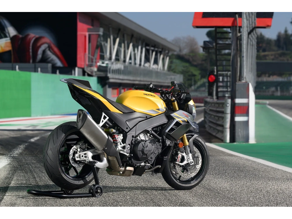 2027 Aprilia Tuono V4 Tuono V4 1100 Scorpion Yellow