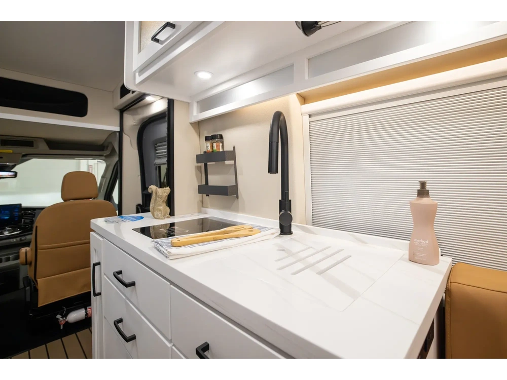 Coachmen Beyond Class B Beyond Class B 22C 2027 alt