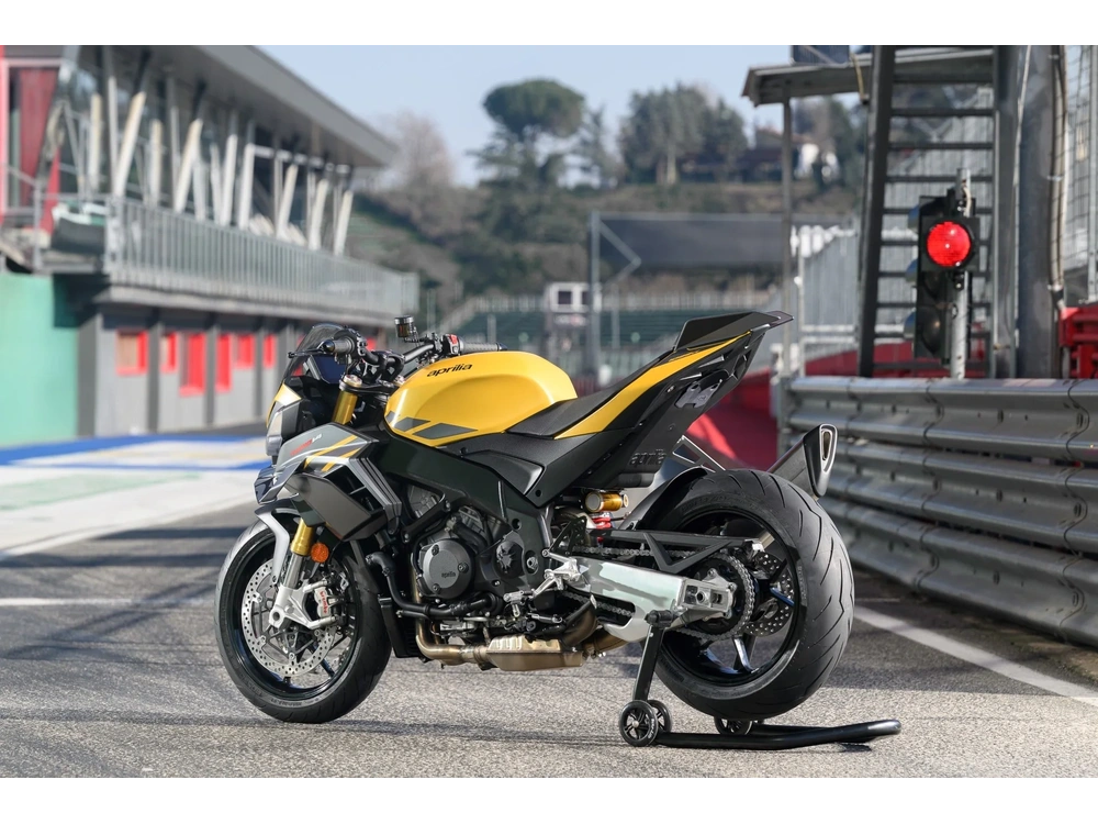 2027 Aprilia Tuono V4 Tuono V4 1100 Scorpion Yellow