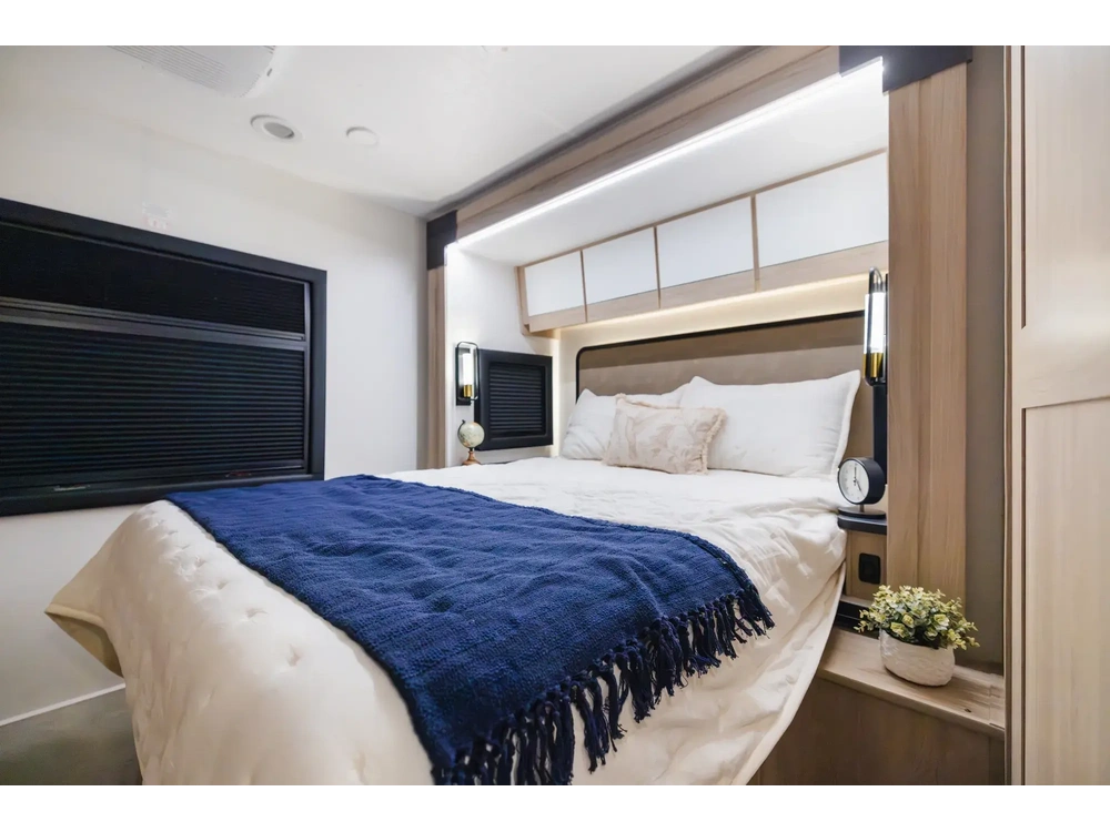 Coachmen Concord Class C Concord Class C 320SS 2027 alt