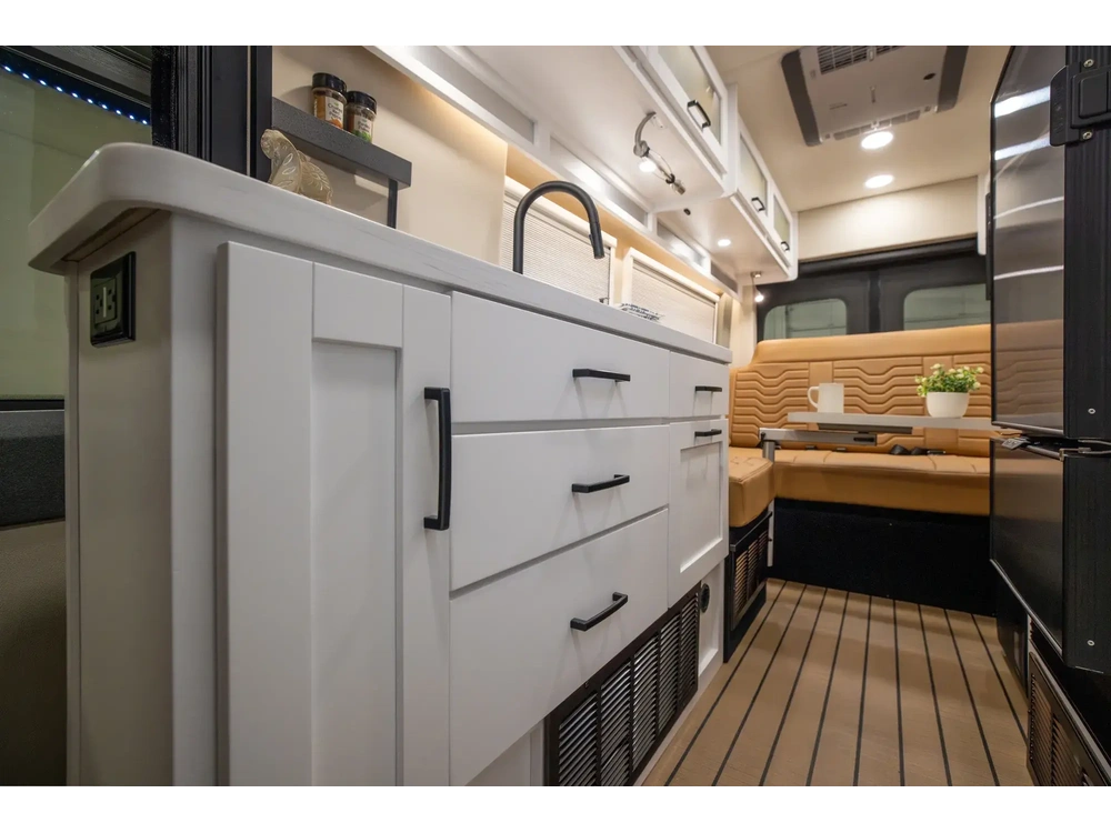Coachmen Beyond Class B Beyond Class B 22C 2027 alt