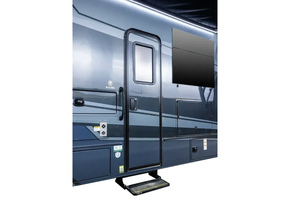 2027 Coachmen Entourage Class C Entourage Class C 320LV alt