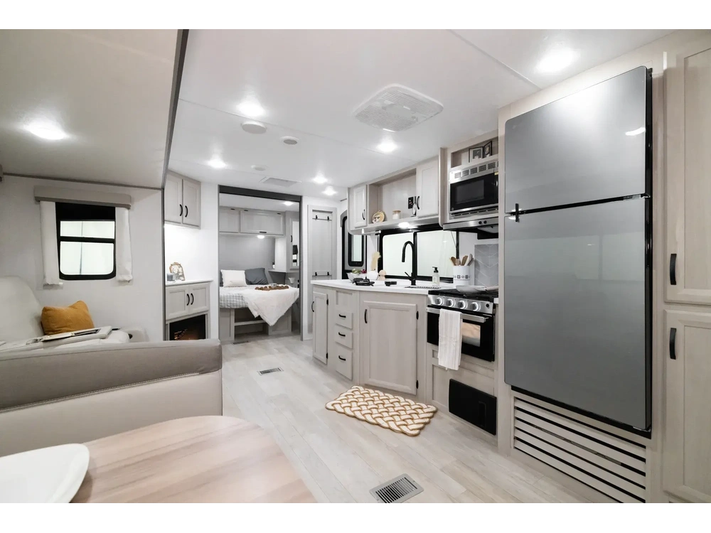 2027 Coachmen Catalina Legacy Edition Catalina Legacy Edition 243RBS alt