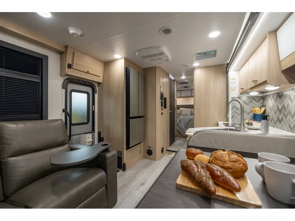 2027 Coachmen Entourage Class C Entourage Class C 320LV alt