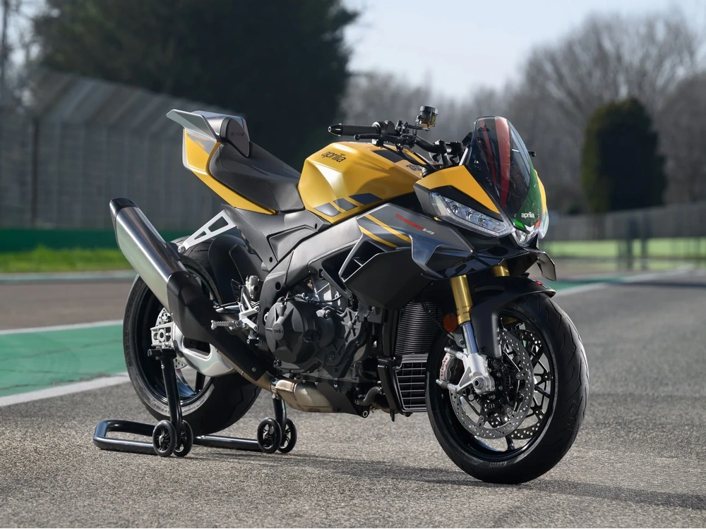 2027 Aprilia Tuono V4 Tuono V4 1100 Scorpion Yellow