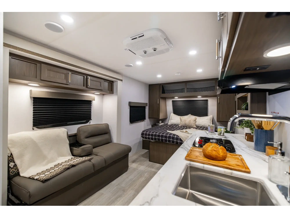 2027 Coachmen Freedom Express Select Freedom Express Select 19SE alt