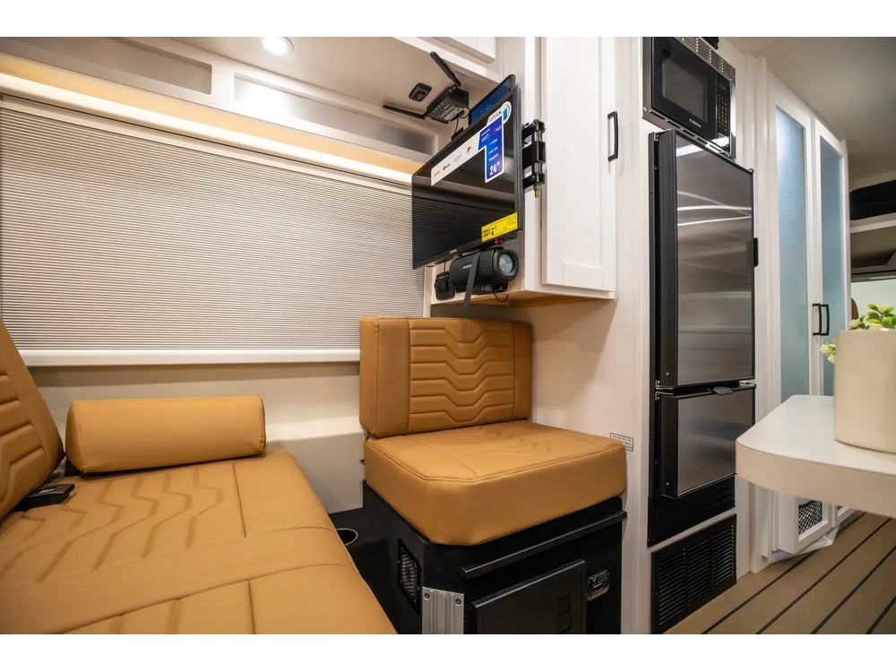 Coachmen Beyond Class B Beyond Class B 22C 2027 alt