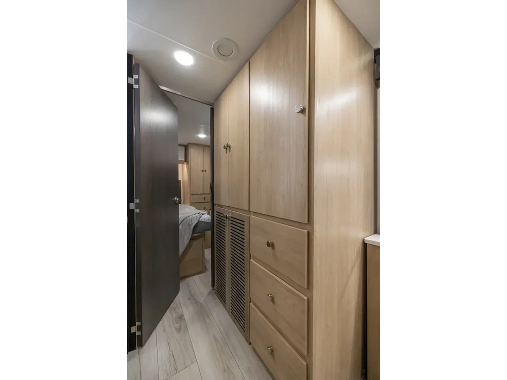2027 Coachmen Entourage Class C Entourage Class C 320LV alt