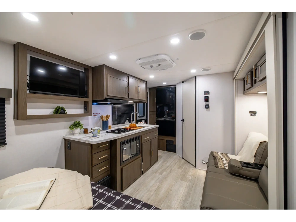 Coachmen Freedom Express Select Freedom Express Select 19SE 2027 alt