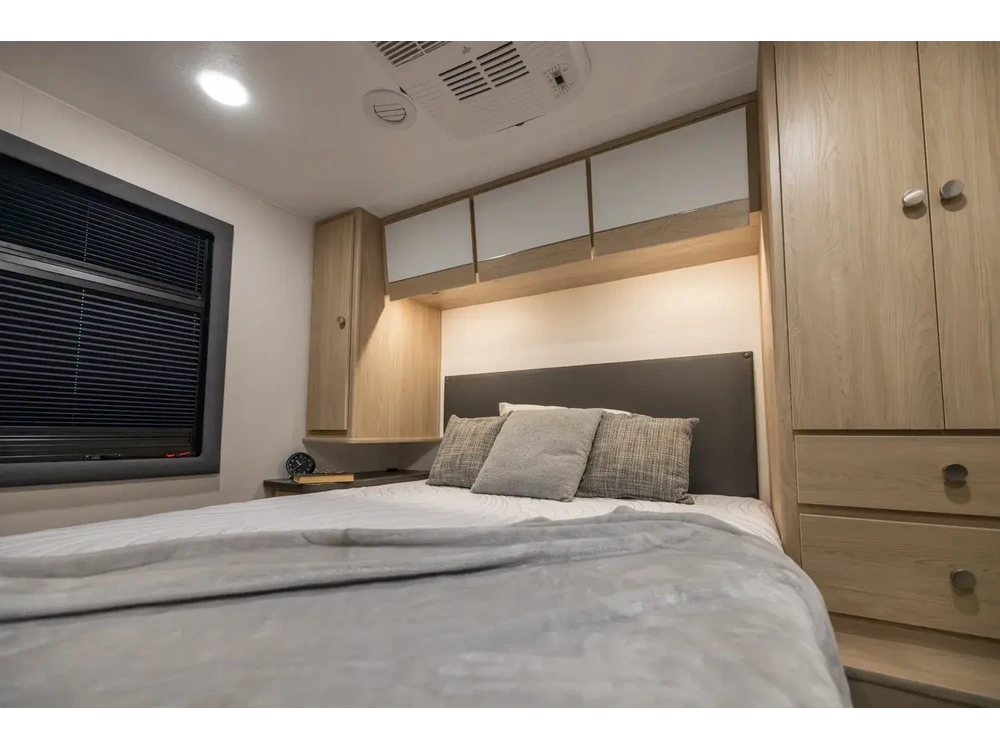 2027 Coachmen Entourage Class C Entourage Class C 320LV alt