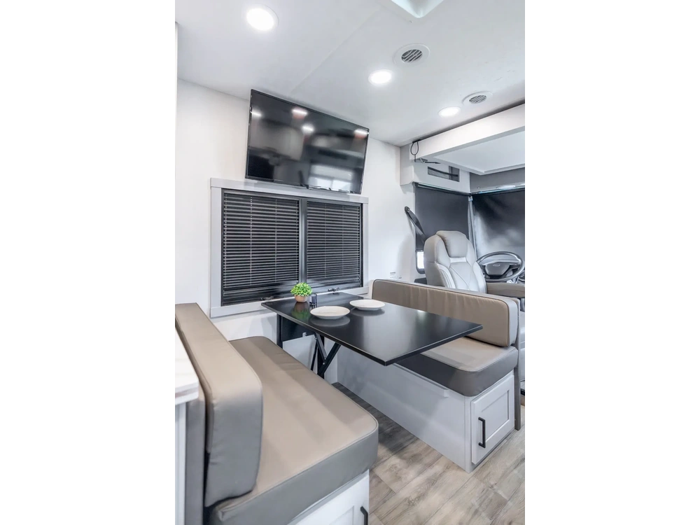 Coachmen Pursuit Class A Pursuit Class A 27XPS 2027