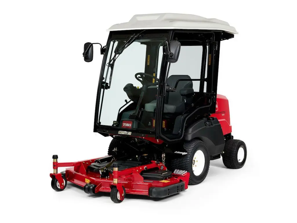 Toro Groundsmaster® 3310 – 27,9 kW (37,4 cv) avec CrossTrax® 4RM et cabine toutes saisons 2026