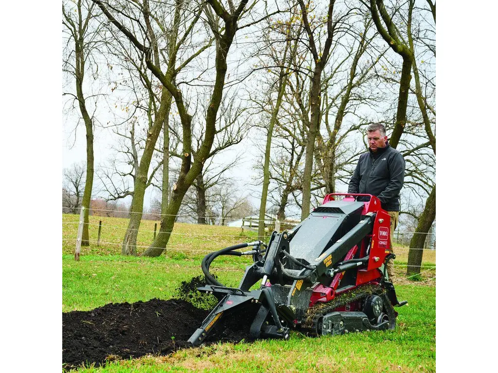 Toro eDingo® TX 750 Electric Track Loader, Narrow 2026