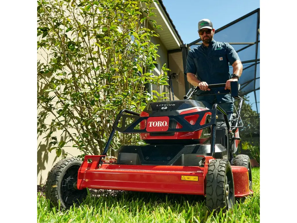 Toro Tondeuse TurfMaster® Revolution® de 60 V MAX* et 76 cm (30 po) – batterie non incluse 2026