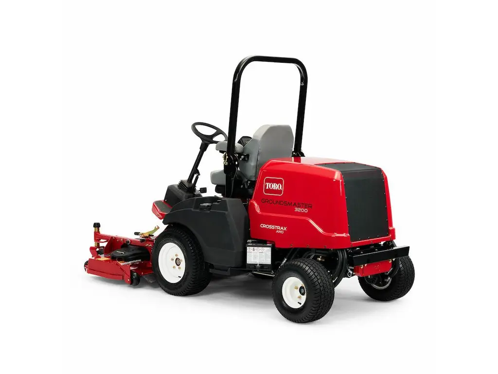 Toro Groundsmaster® 3200 – 18,4 kW (24,7 cv) avec CrossTrax® 4RM 2026