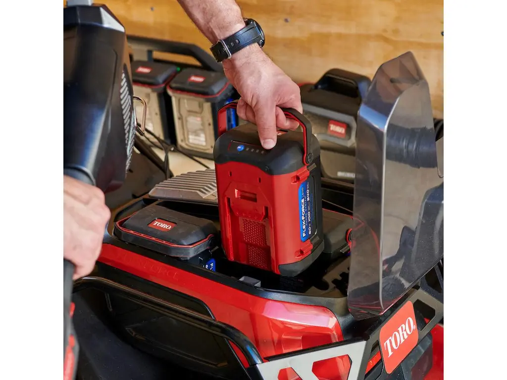 Toro Tondeuse TurfMaster® Revolution® de 60 V MAX* et 76 cm (30 po) – 3 batteries de 10,0 Ah incluses 2026