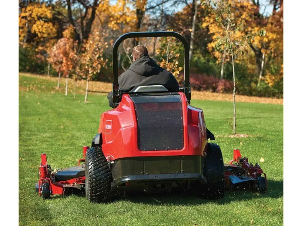 Toro Série 7500-D de 183 cm (72 po), 18,6 kW (25 cv), 1 267 cm³, diesel, éjection arrière 2026