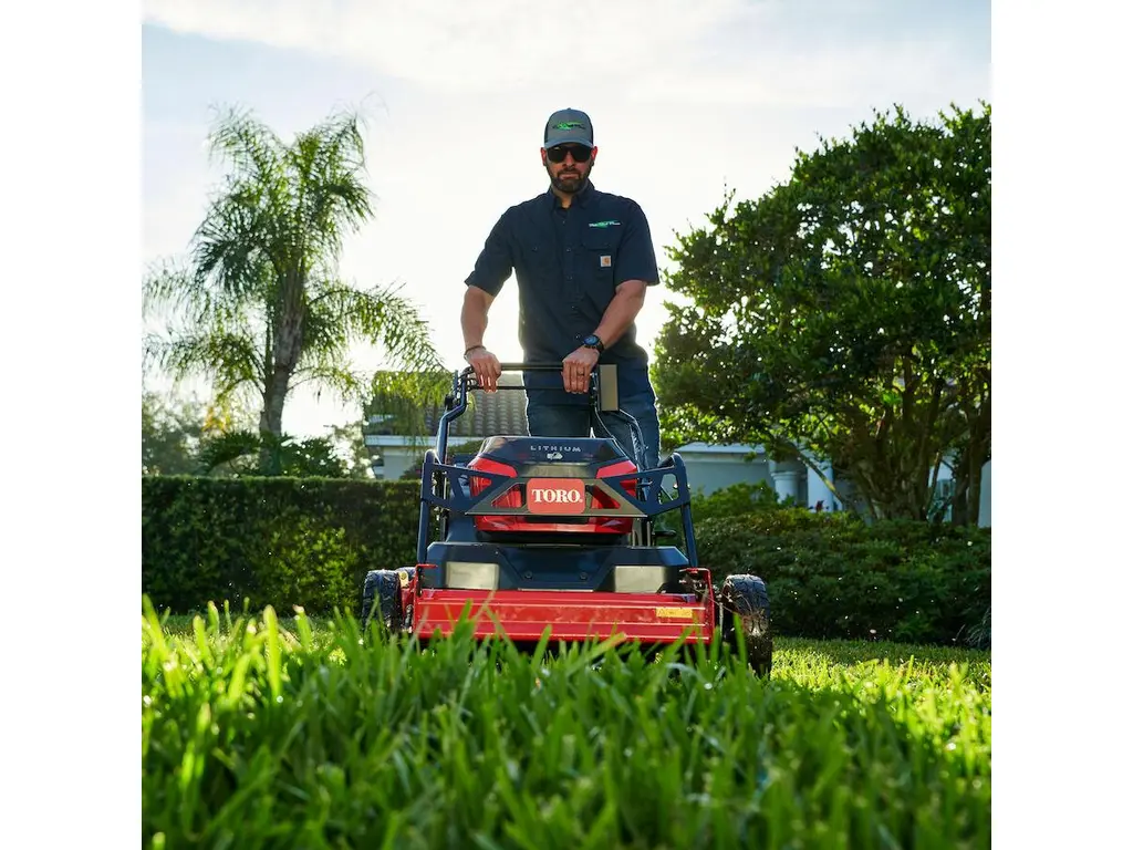 Toro Tondeuse TurfMaster® Revolution® de 60 V MAX* et 76 cm (30 po) – 3 batteries de 10,0 Ah incluses 2026