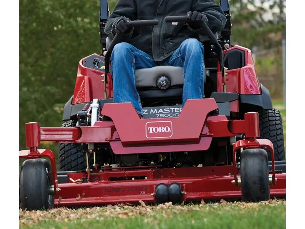 Toro Série 7500-D de 183 cm (72 po), 27,6 kW (37 cv), 1 642 cm³, diesel, éjection arrière 2026