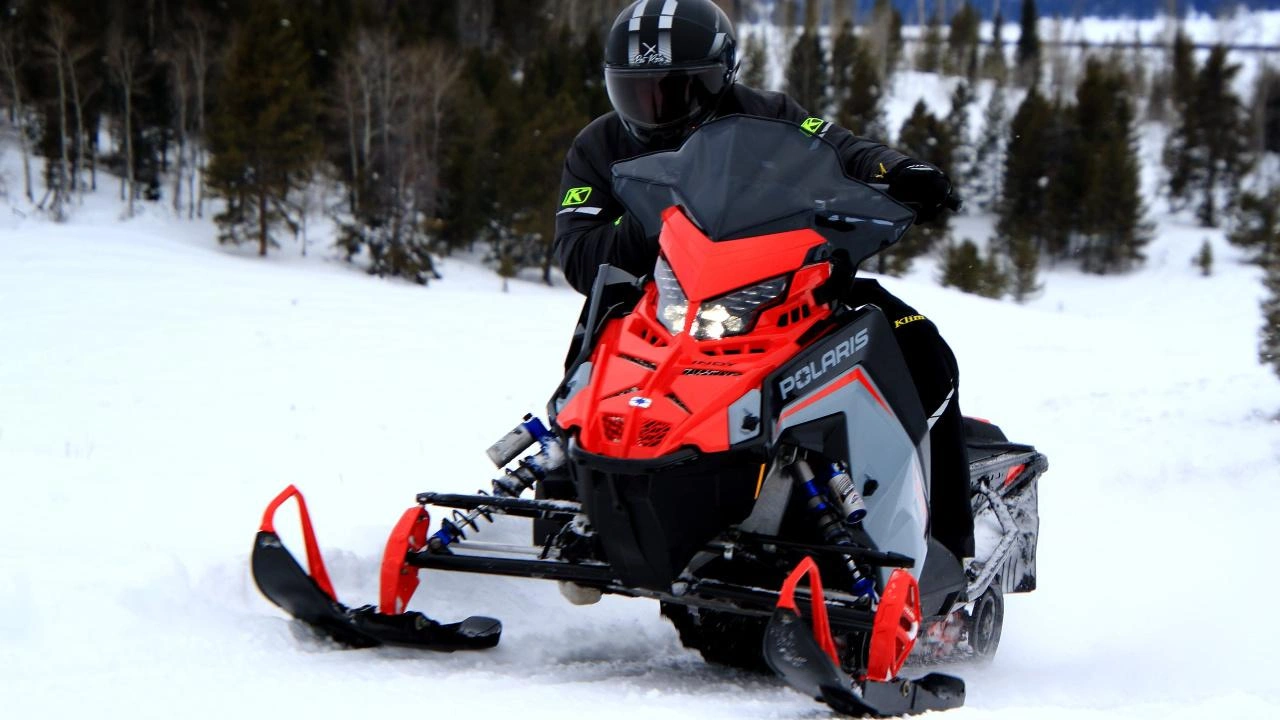 motoneige Polaris Indy - moteur 4 temps