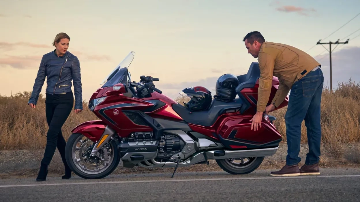 Moto Honda de tourisme avec passager, idéale pour comparer les options neuves et usagées.