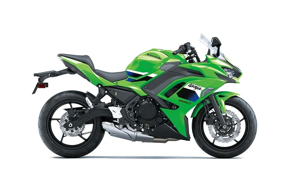 Kawasaki Ninja 650cc verte vue de profil avec carénage sportif.