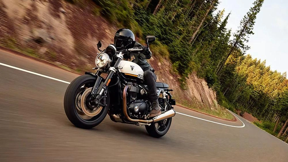 vue latérale avant d'un Speed Twin 1200