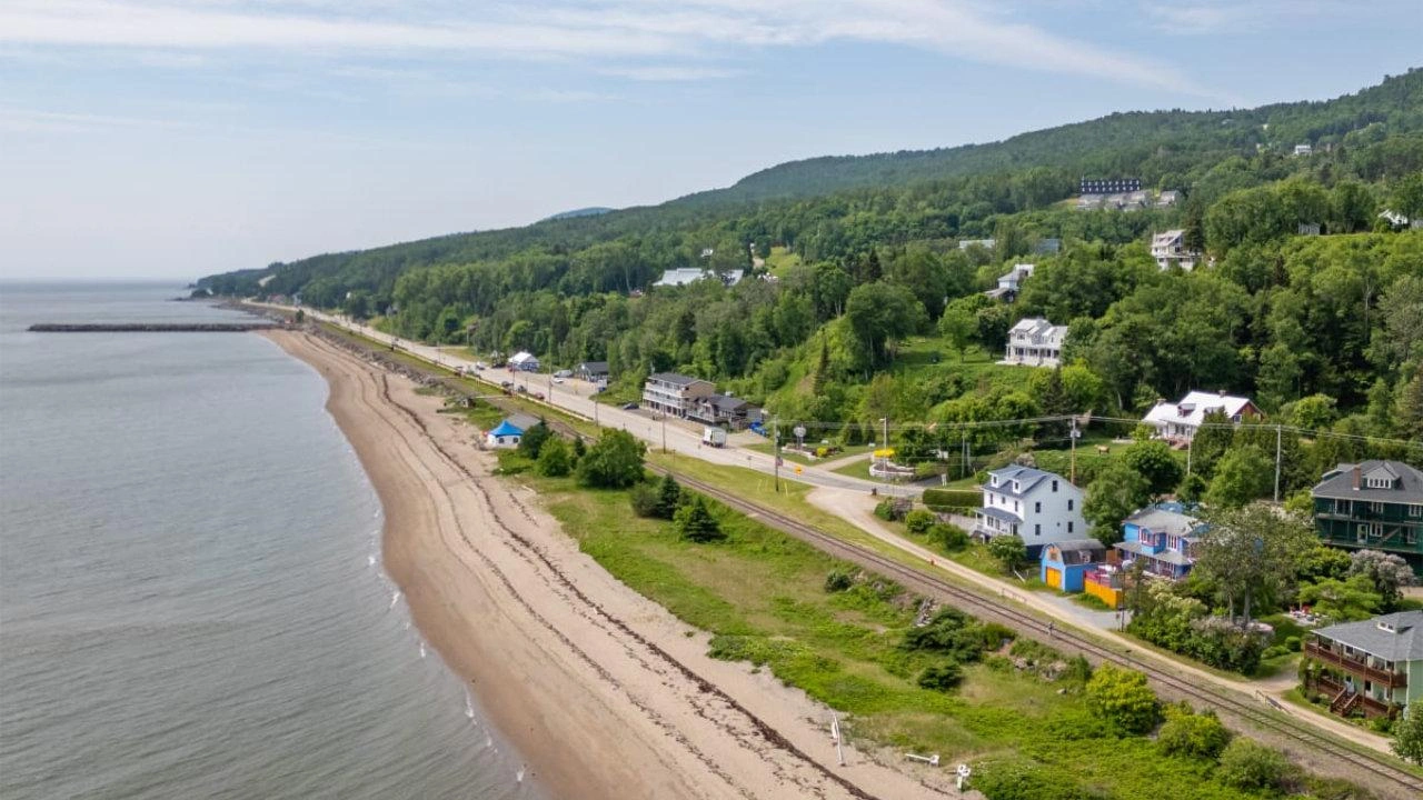 Vue panoramique du fleuve Saint-Laurent depuis la route 362 dans Charlevoix