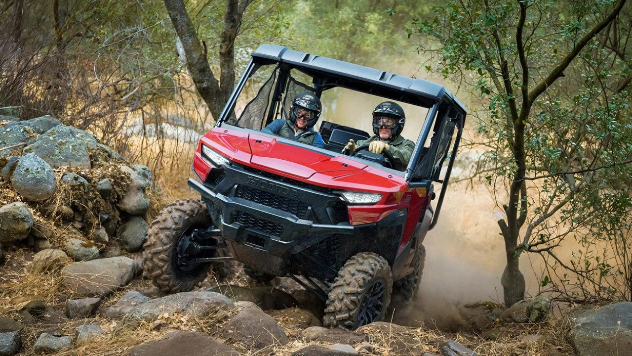 Puissant côte-à-côte Honda Pioneer 1000 conçu pour les travaux exigeants