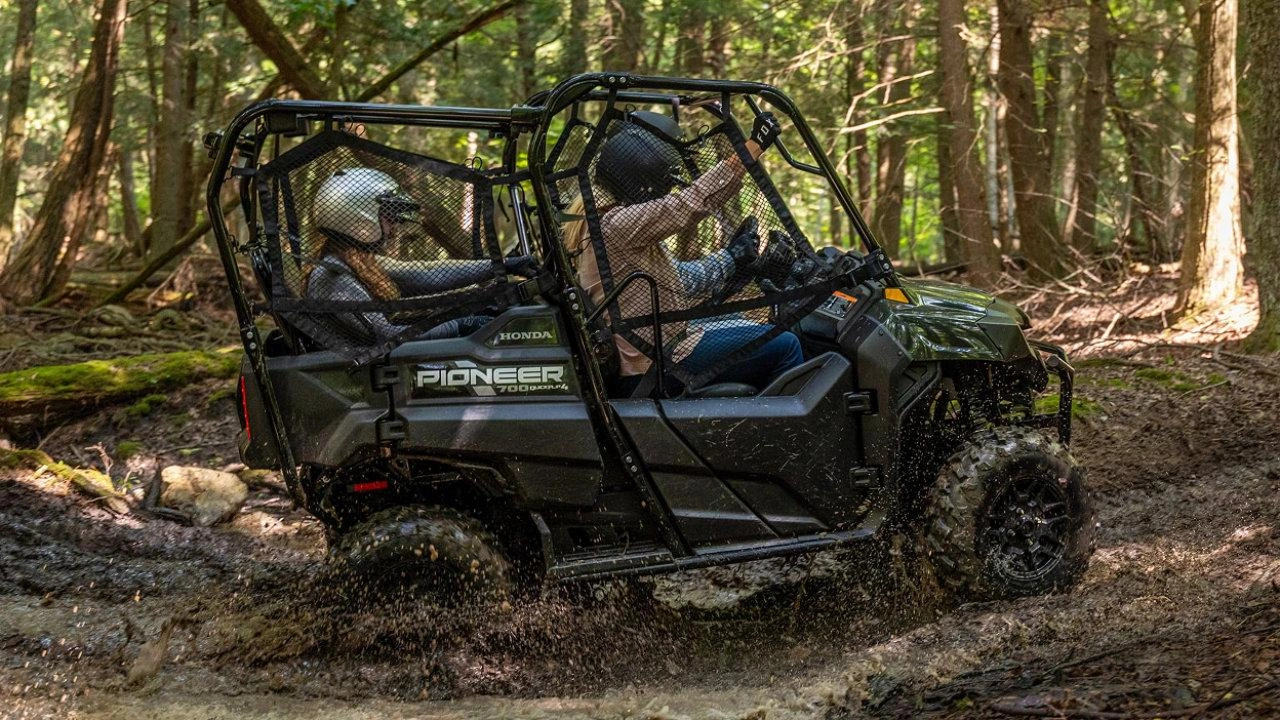 Modèle Deluxe du Honda Pioneer 700 avec finitions supérieures