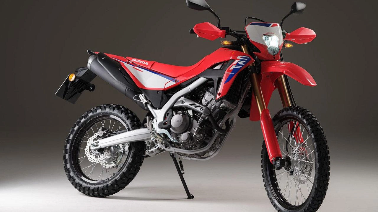 Moto Honda CRF300L double-usage pour route et sentiers