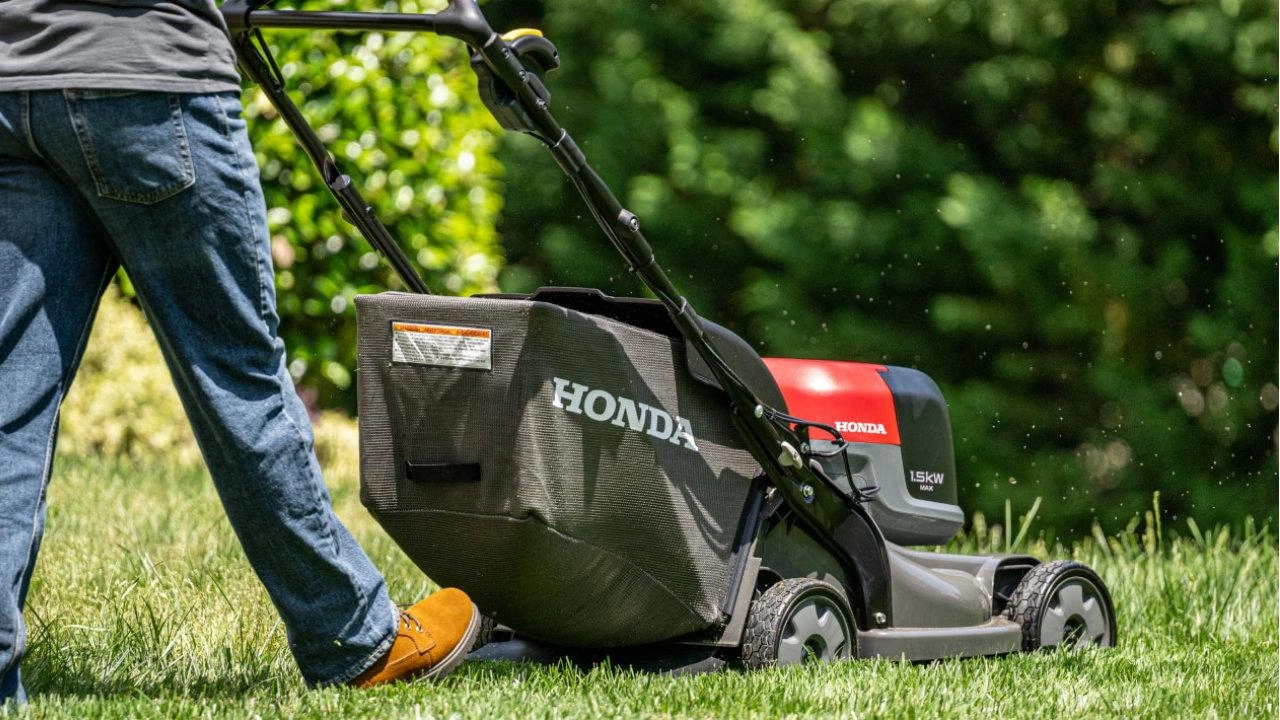 Tondeuse à gazon Honda adaptée à la taille du terrain pour un entretien efficace