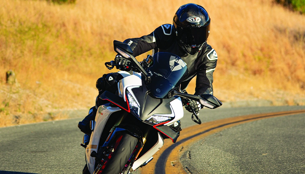 View of the CFMOTO 450SS on the road while taking a turn