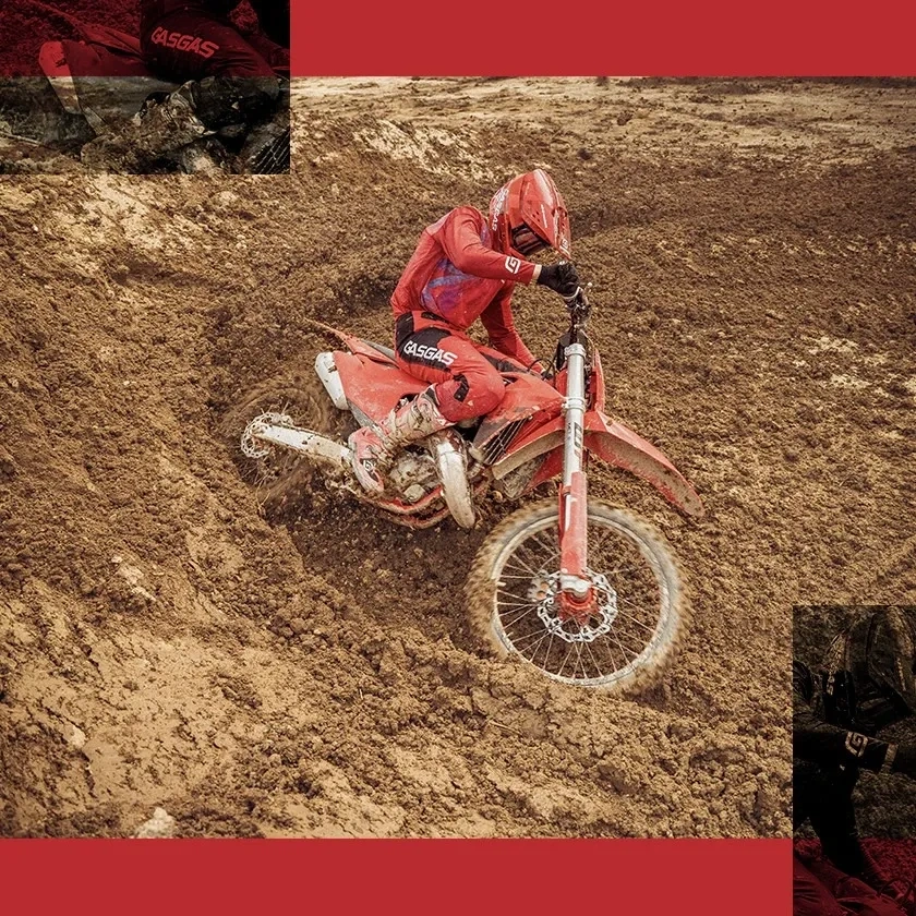 GasGas MC 125 rouge en conduite dans la boue.