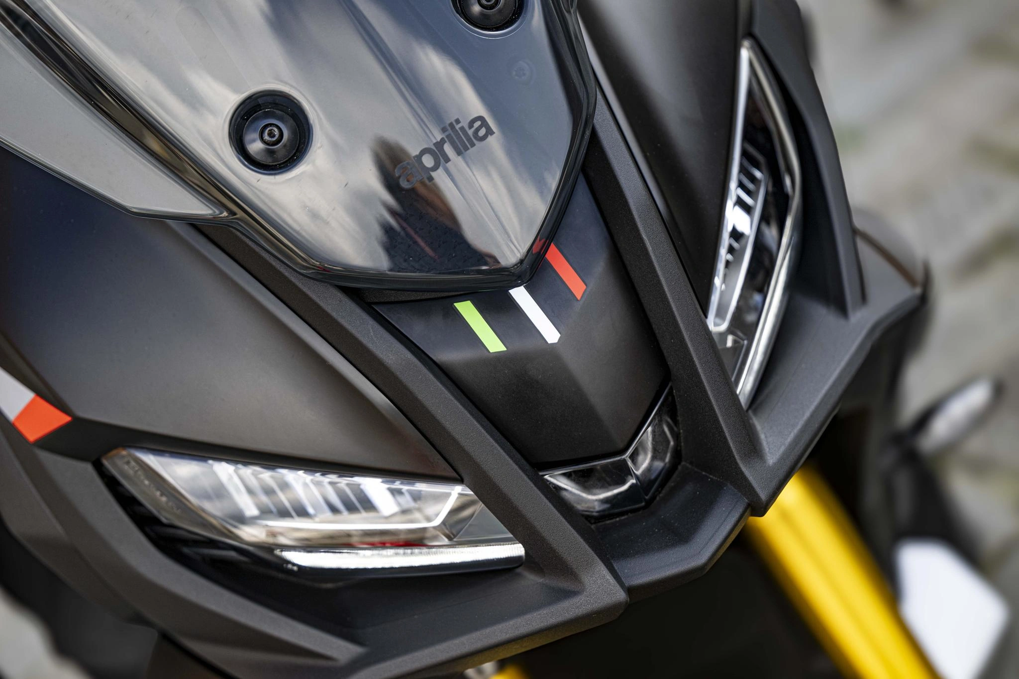 2027 Aprilia SR GT 400 front view