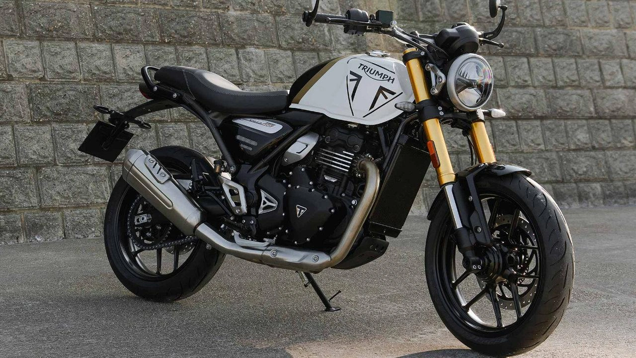 Compact Triumph Speed 400 roadster motorcycle viewed from a three-quarter angle