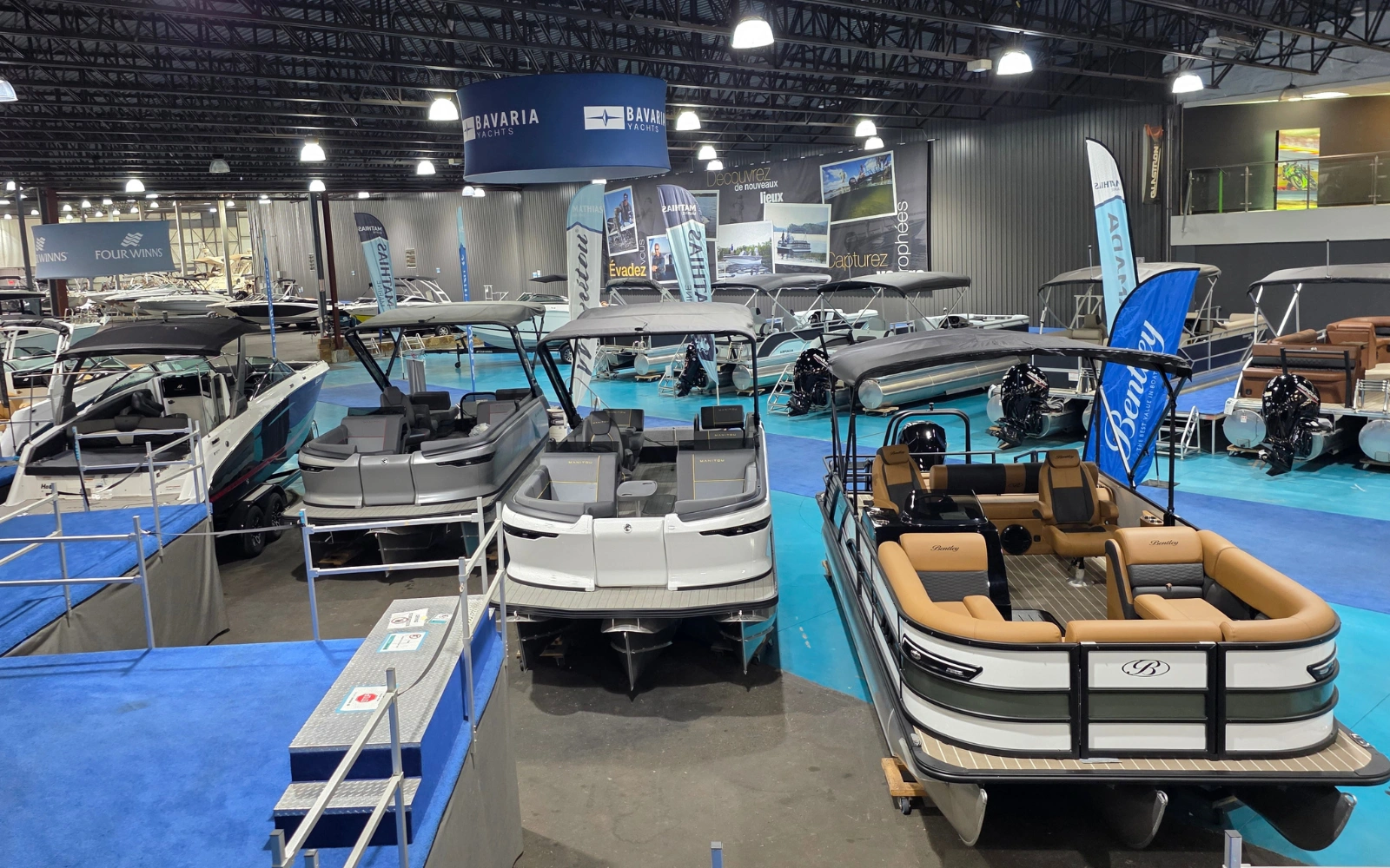 Inventaire de bateaux et pontons au showroom Mathias Marine