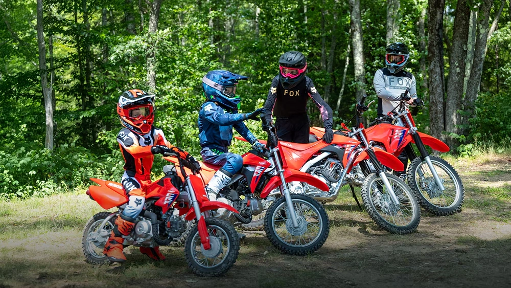 Vue de la game en forêt motocross 2 temps Honda 2026