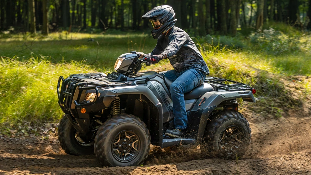 Vue d'un homme sur un Honda VTT Rubicon 4 temps 2026