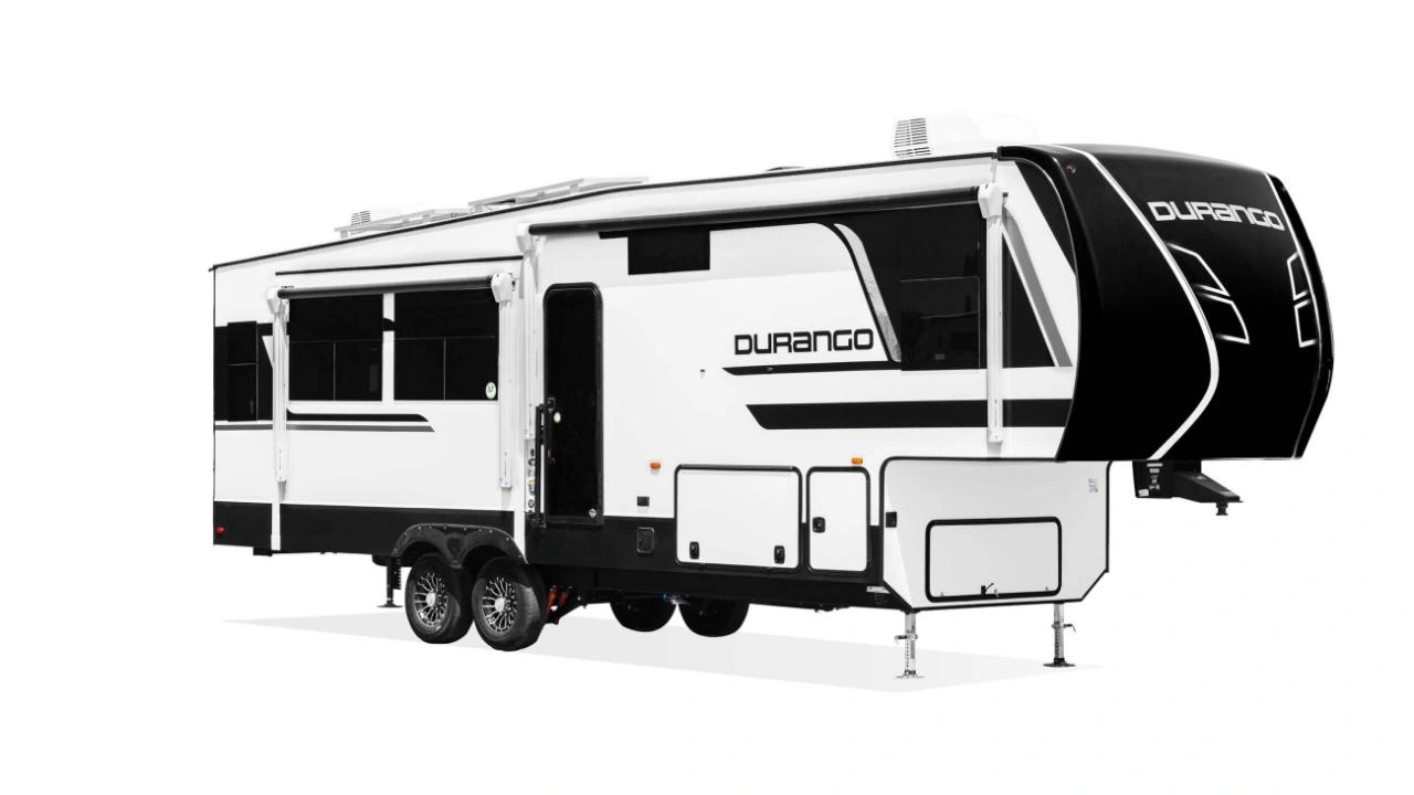 Vue de trois-quarts de la caravane à sellette de luxe KZ Durango D301RLT