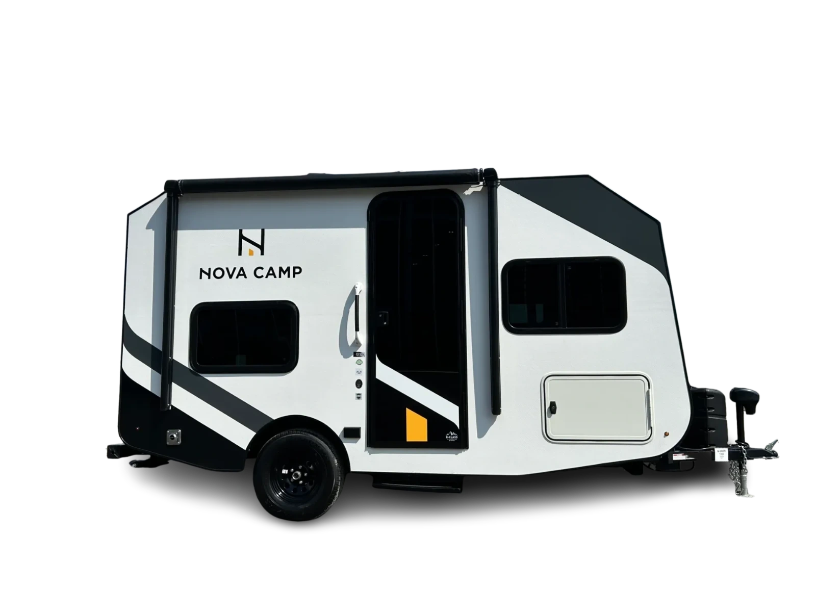 Roulotte Nova Camp blanche et noire vue de profil, illustrant sa structure monocoque sans joint et sa conception résistante aux infiltrations d’eau.