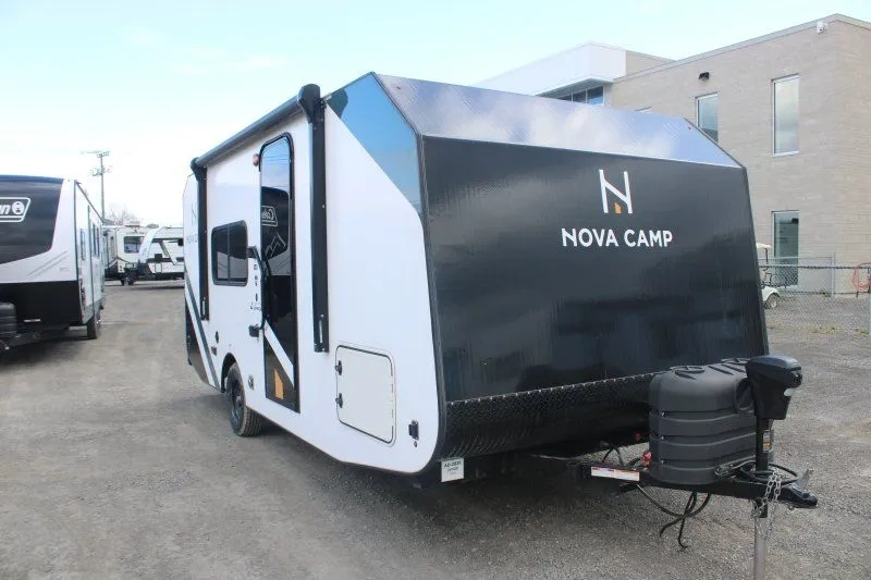 Nova Camp 201QB, une roulotte légère compatible avec un VUS intermédiaire.