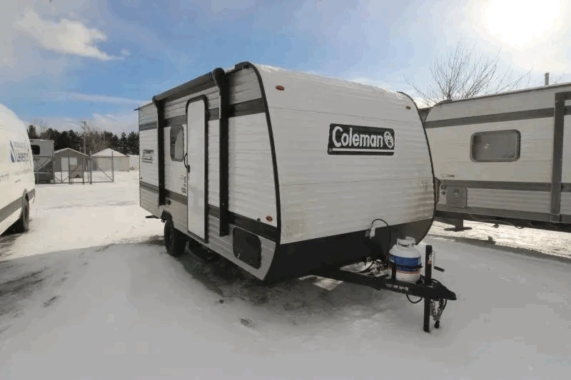 Coleman 17B, une roulotte bunkhouse légère pour VUS de 5 000 lb.
