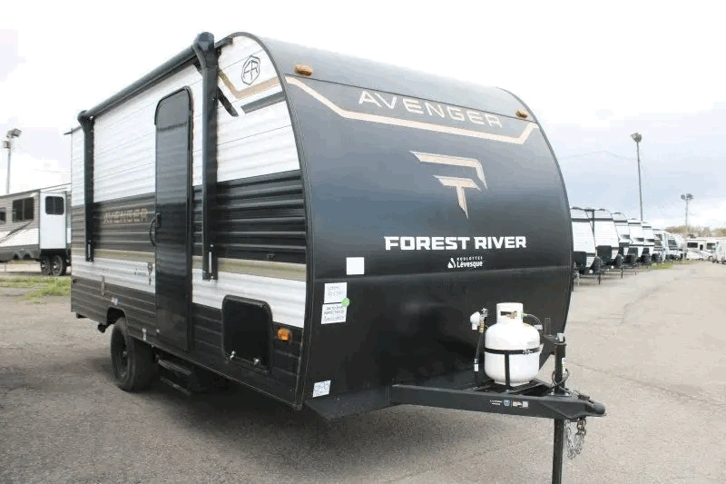 Prime Time Avenger LT 16BHX, une roulotte bunkhouse familiale compatible avec un VUS.