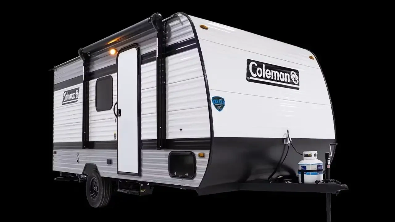 vue latérale d'une roulotte Coleman 19R de Keystone