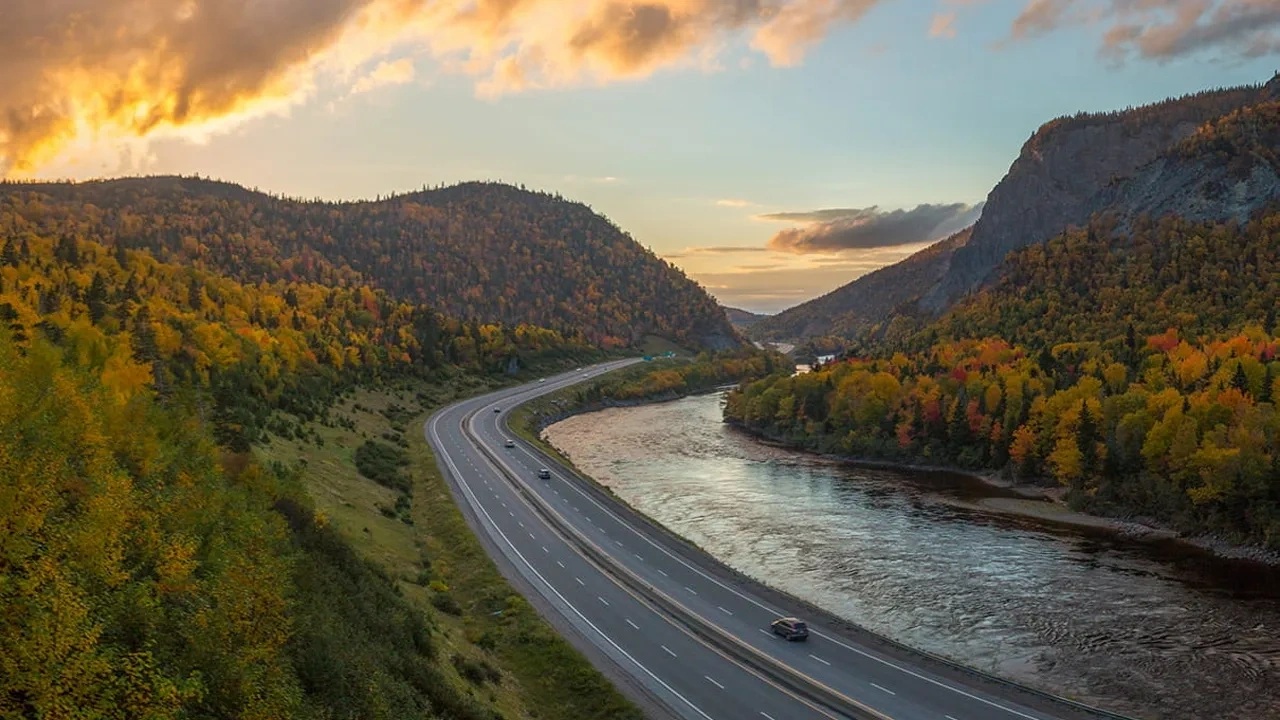 Vue aérienne de la route pour se rendre à Terre-Neuve