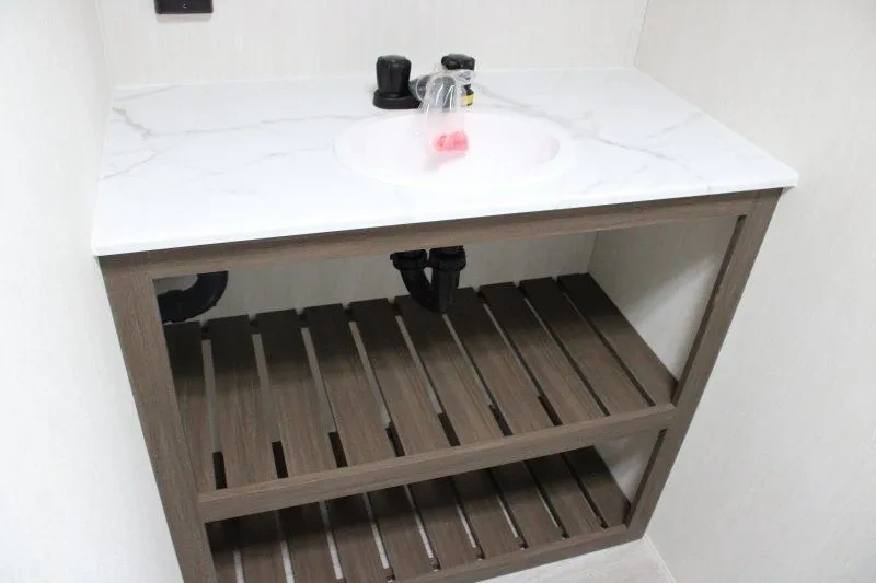 Lavabo de salle de bain du Prime Time Avenger LT 16RBX.