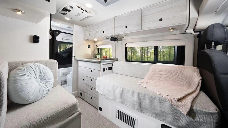 Intérieur du Arc 18C de Entegra Coach