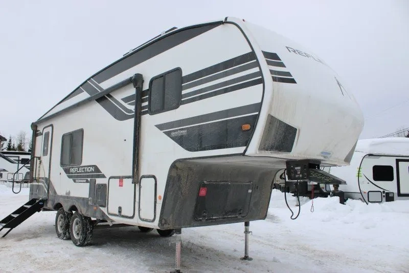 Grand Design Reflection 100 Series 22RK, un fifth wheel demi-tonne pour Ram 1500.