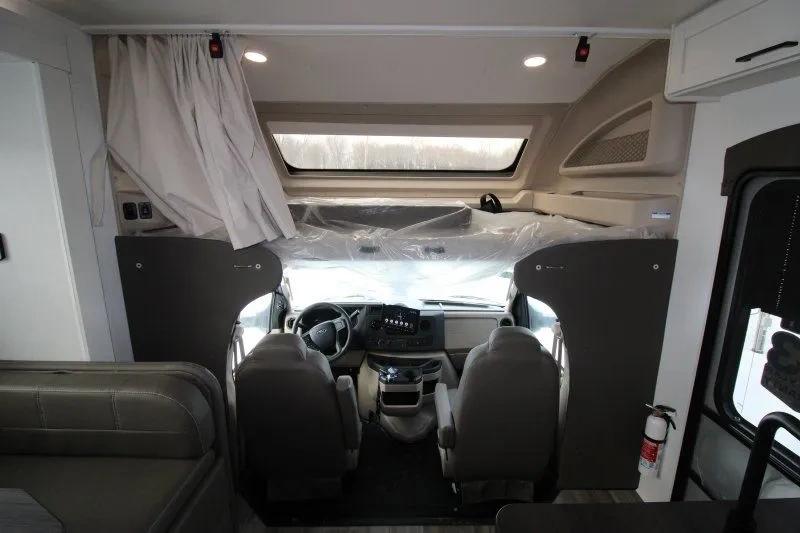 Lit cab-over du Jayco Greyhawk 30Z au-dessus de la cabine.